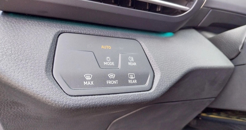 Volkswagen ID.4 cena 139900 przebieg: 21500, rok produkcji 2021 z Piotrków Trybunalski małe 704